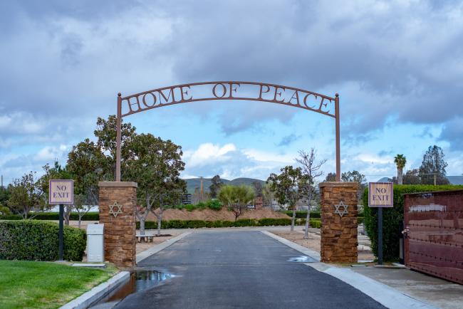 Entryway to the Jewish portion of the Lake Elsinore cemetery