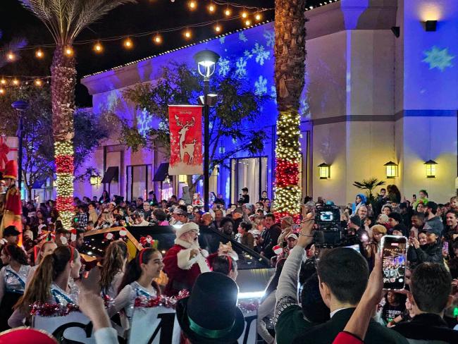 Dos Lagos Tree Lighting Ceremony