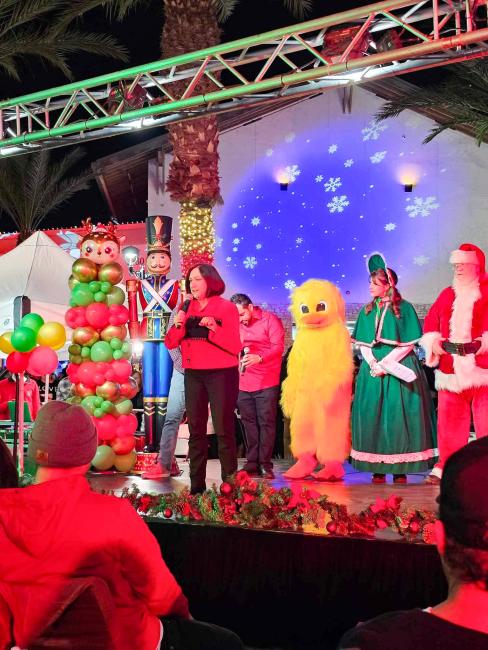 Dos Lagos Tree Lighting Ceremony