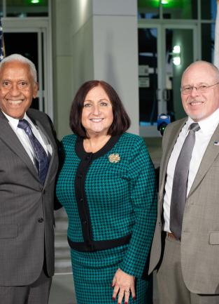 Supervisor Spiegel Organizes Lighting the Building Green for Veterans