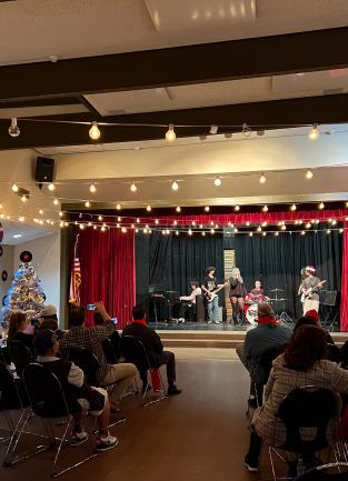 Lakeland Village Jingle Bell Rock